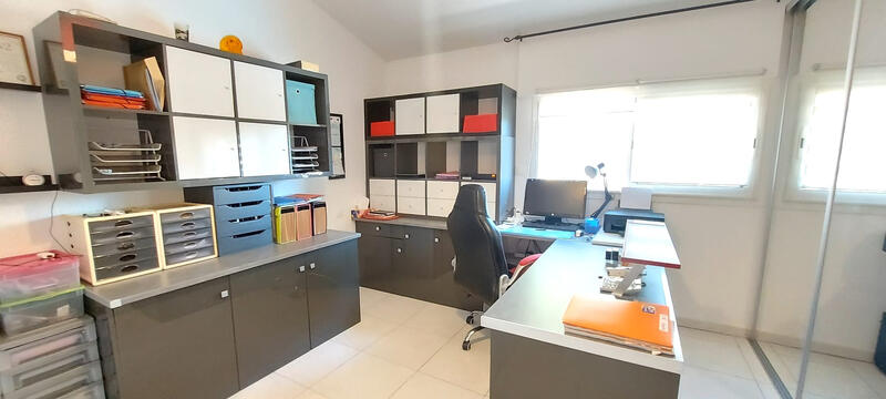 Villa - 214 m² - 6 pièces