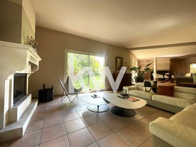 Maison - 217 m² - 7 pièces