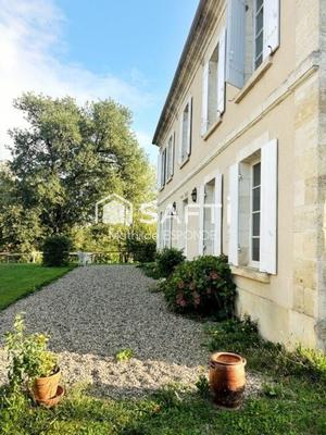 Maison - 235 m² - 7 pièces