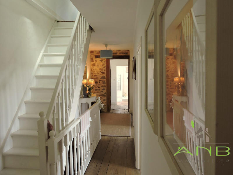 Maison - 225 m² - 8 pièces