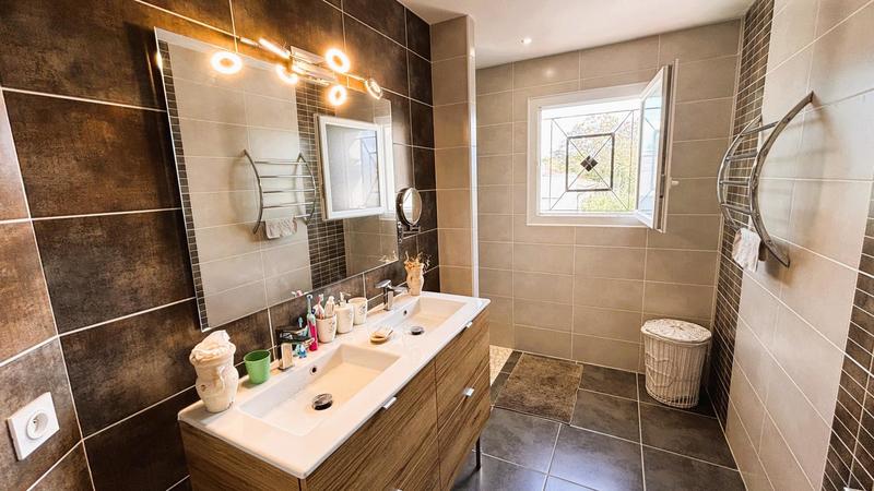 Maison - 170 m² - 6 pièces