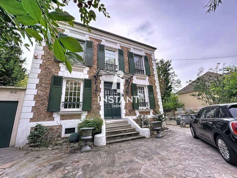 Maison ancienne - 275 m² - 8 pièces