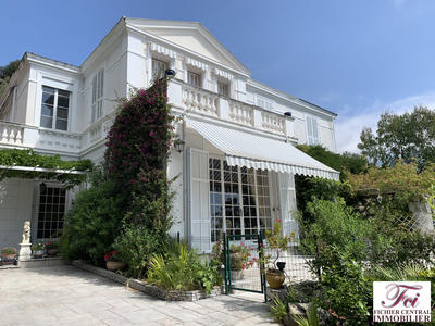 Villa - 310 m² - 11 pièces