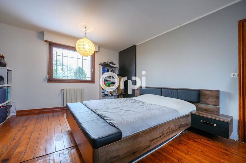 Maison - 250 m² - 6 pièces