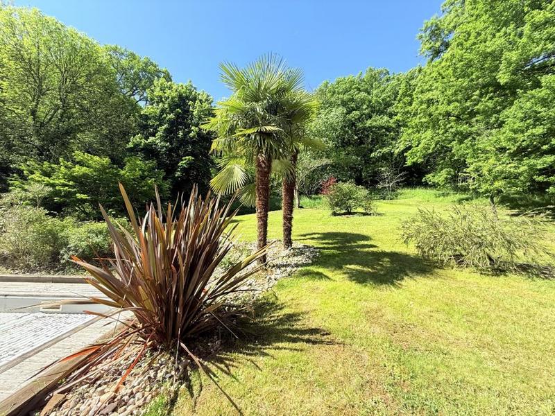 Maison - 220 m² - 8 pièces