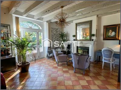 Maison - 557 m² - 13 pièces