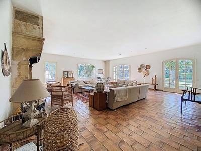 Mas - 400 m² - 13 pièces