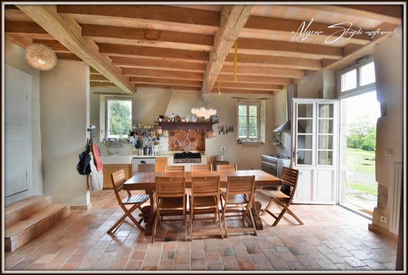 Maison - 355 m² - 10 pièces