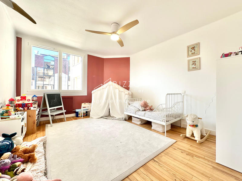 Appartement - 133 m² - 6 pièces