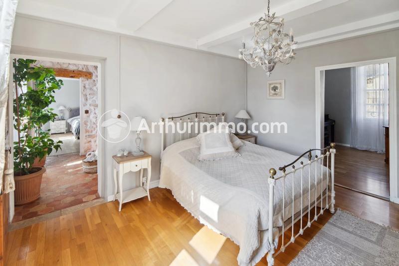 Maison - 209 m² - 7 pièces