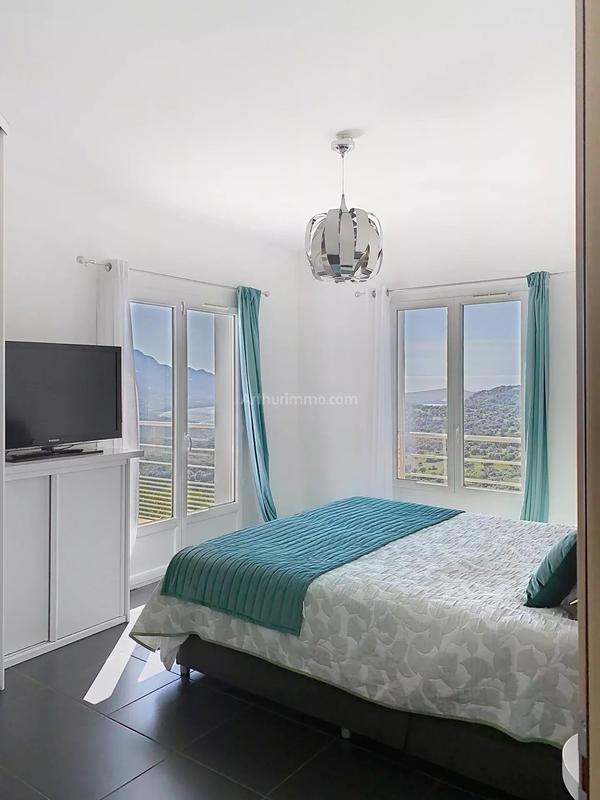 Maison - 185 m² - 6 pièces