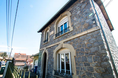 Maison - 213 m² - 7 pièces