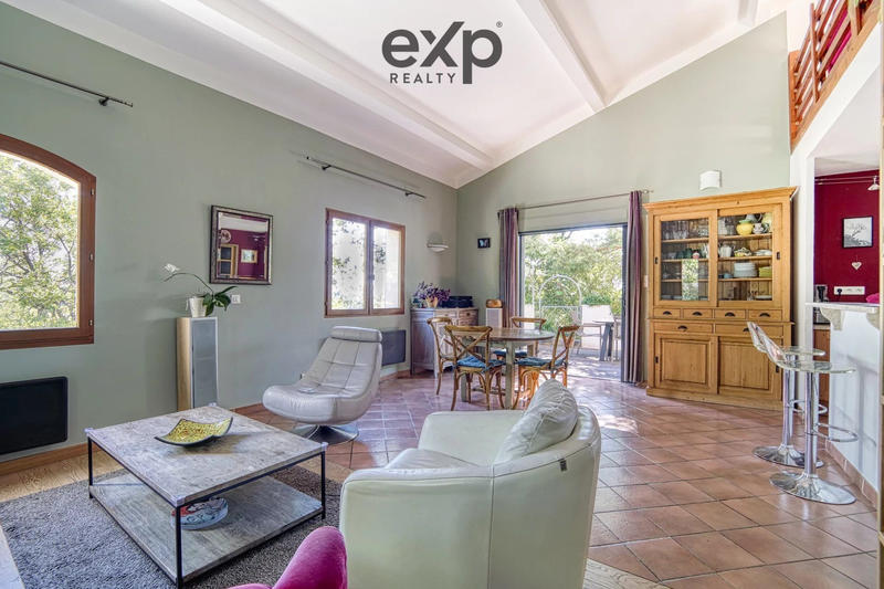 Maison - 203 m² - 6 pièces