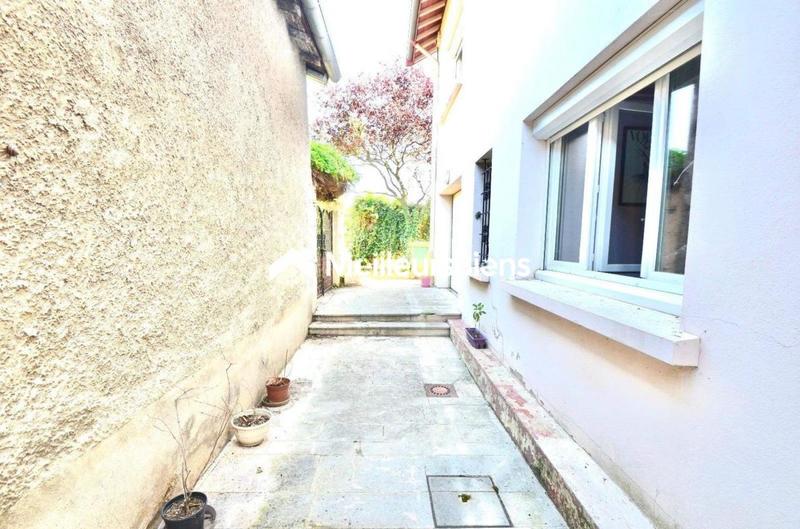 Maison - 180 m² - 5 pièces