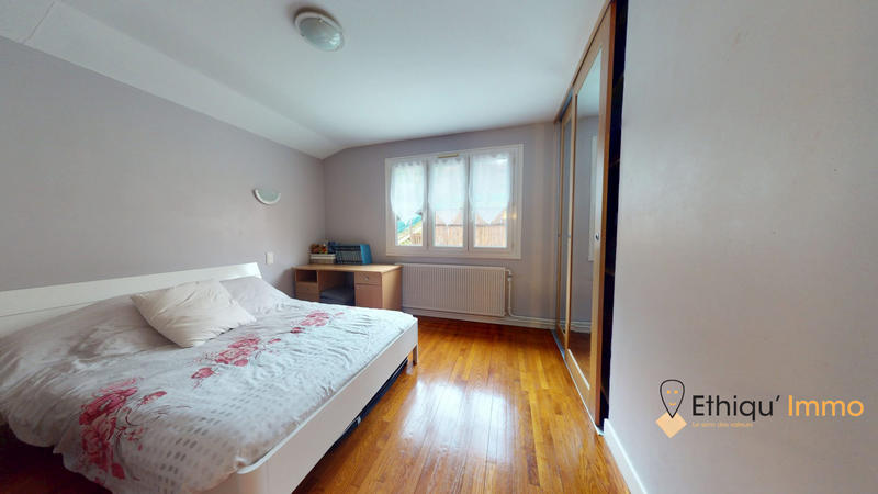 Maison - 165 m² - 8 pièces