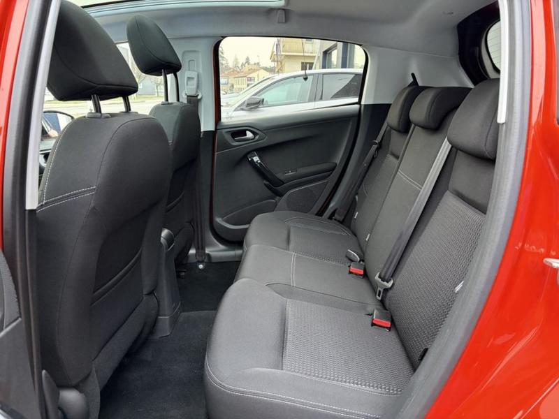 Peugeot 208 Puretech 110 s&amp;S Allure - 4 options incluses