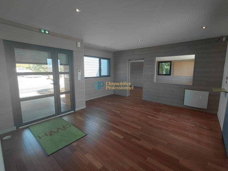 Local d'activités - 867 m²