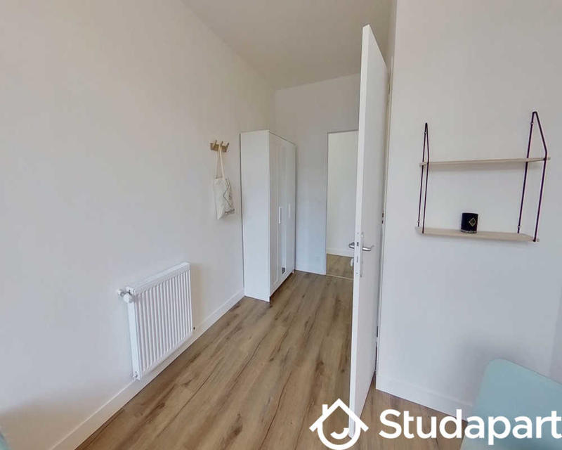 Chambre - 180 m² - 1 pièce