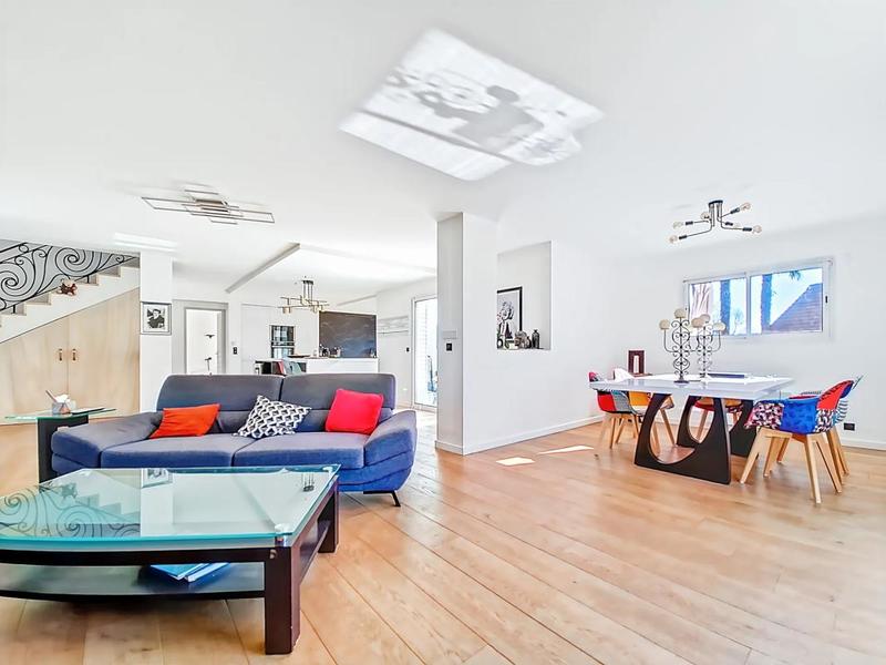 Maison - 220 m² - 7 pièces