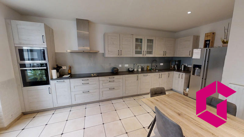 Maison - 340 m² - 6 pièces