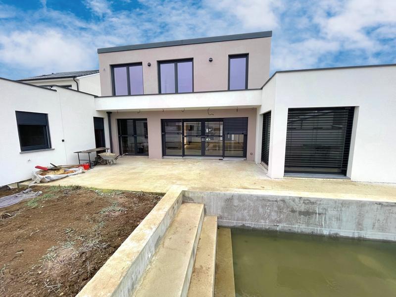 Maison - 246 m² - 7 pièces