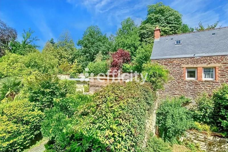 Maison - 205 m² - 11 pièces