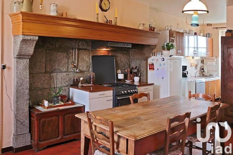 Maison - 220 m² - 9 pièces