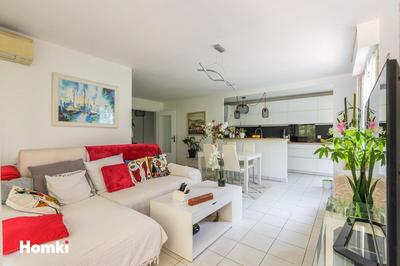 Appartement - 80 m² - 4 pièces