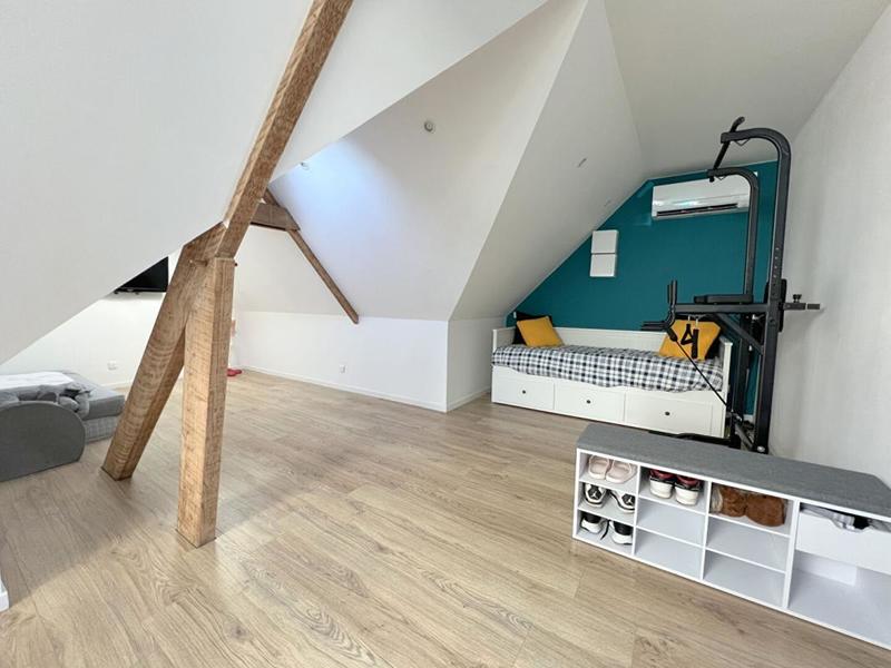 Maison - 180 m² - 8 pièces