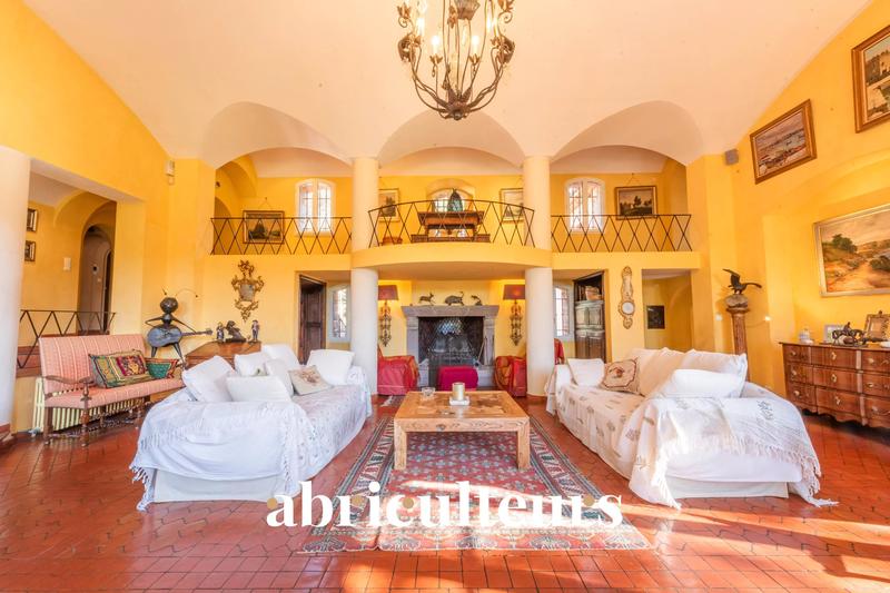 Mas - 300 m² - 8 pièces