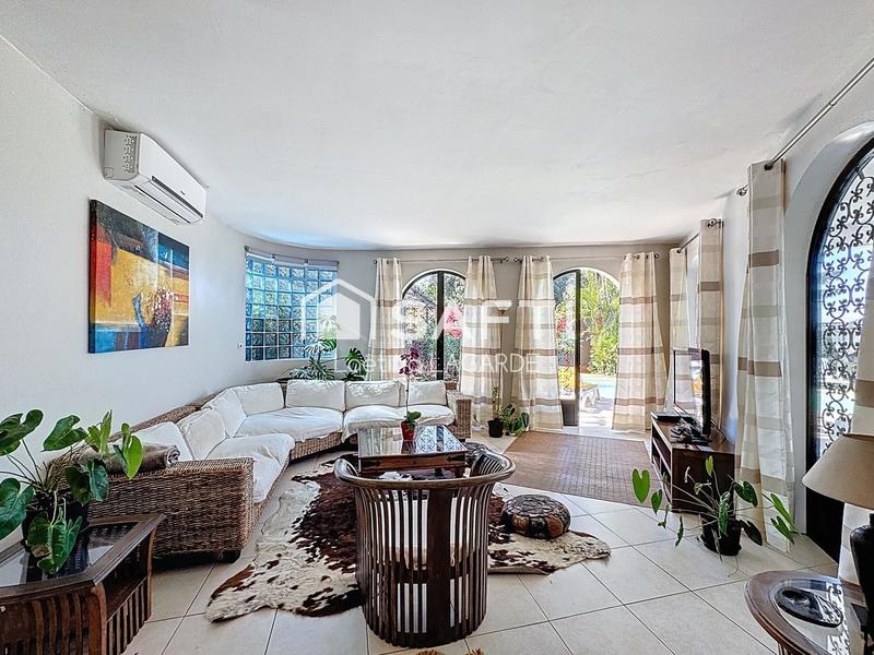 Villa - 250 m² - 5 pièces