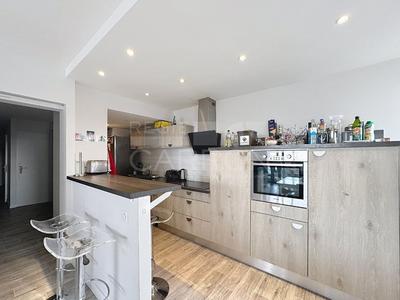 Appartement - 96 m² - 5 pièces