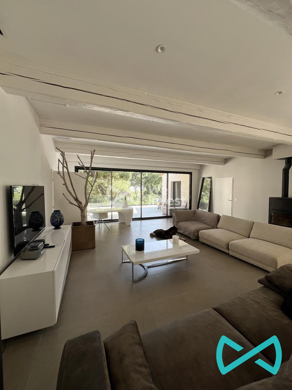 Villa - 235 m² - 6 pièces