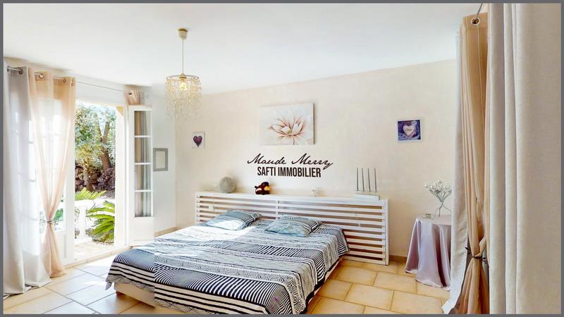 Maison - 230 m² - 6 pièces