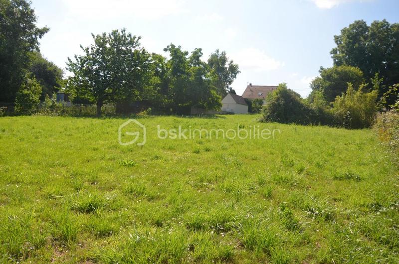 Terrain constructible - 2 300 m²