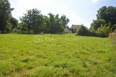 Terrain constructible - 2 300 m²