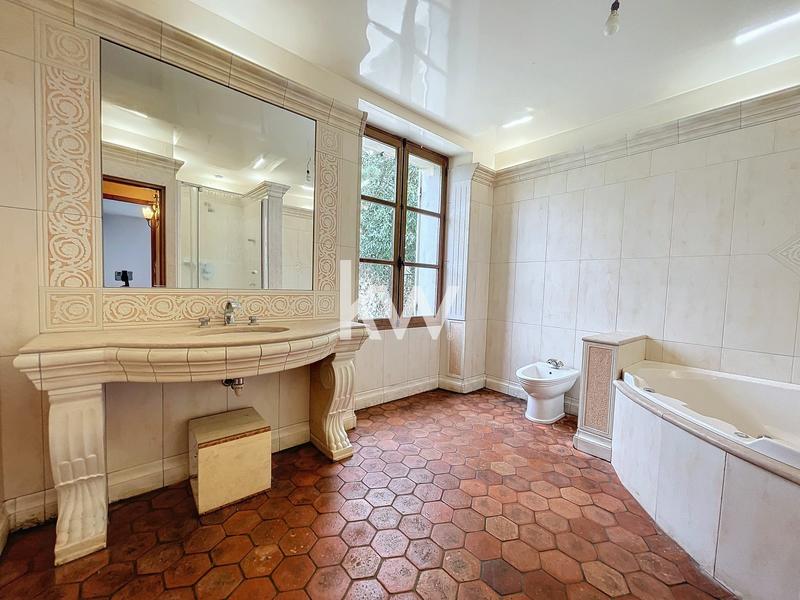 Maison de domaine équestre - 241 m² - 8 pièces