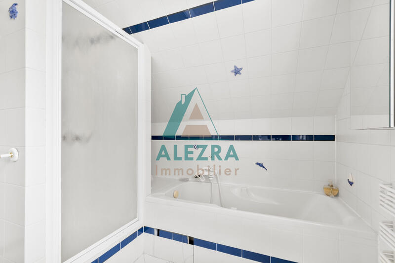 Maison - 180 m² - 7 pièces