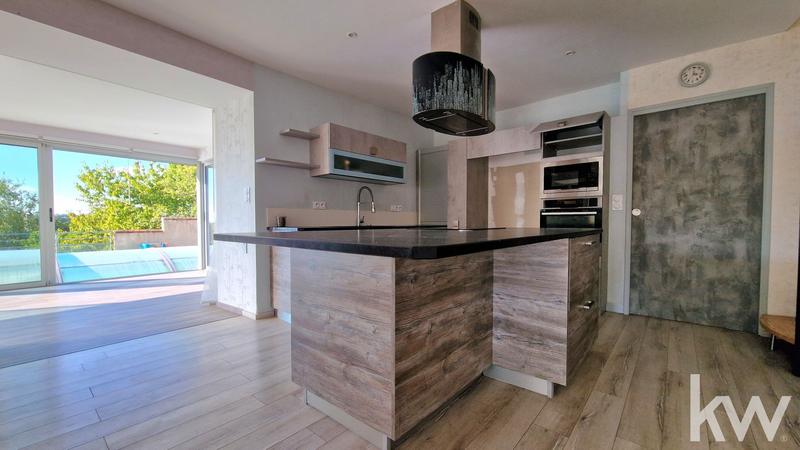 Maison - 268 m² - 8 pièces