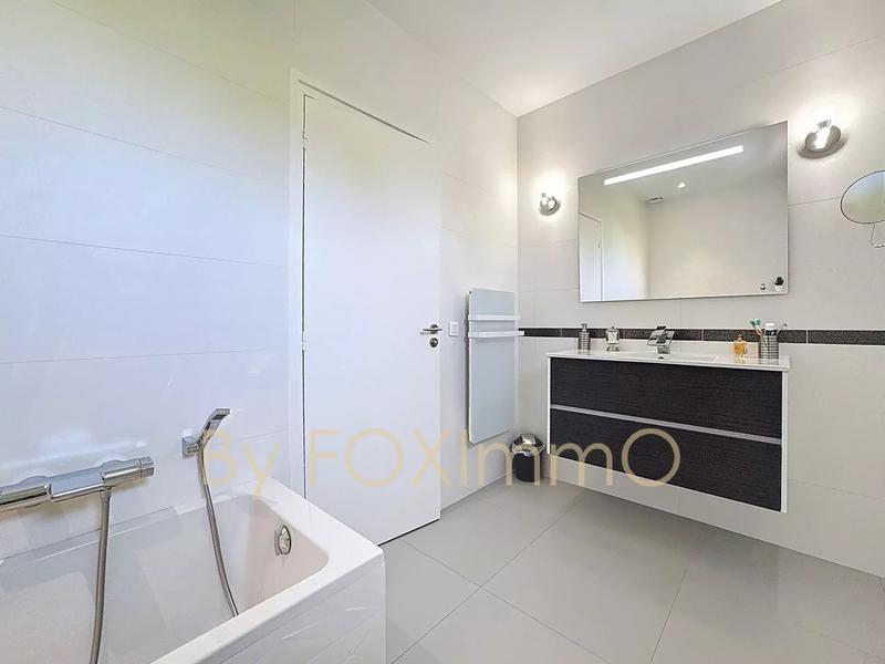 Maison - 230 m² - 6 pièces