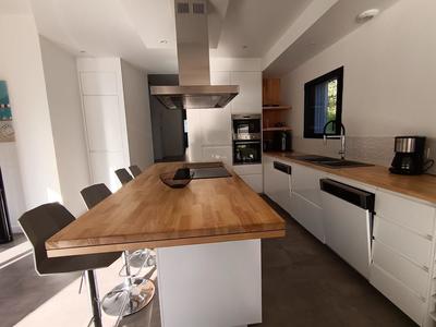 Maison - 230 m² - 9 pièces