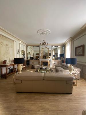 Maison - 340 m² - 12 pièces