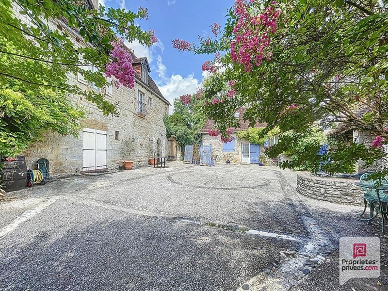 Propriété - 270 m² - 12 pièces