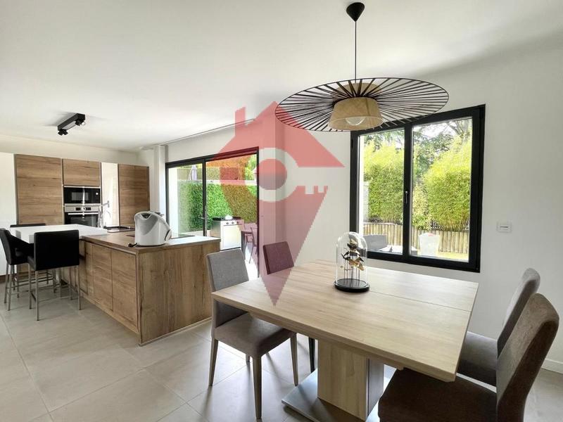 Maison - 111 m² - 4 pièces