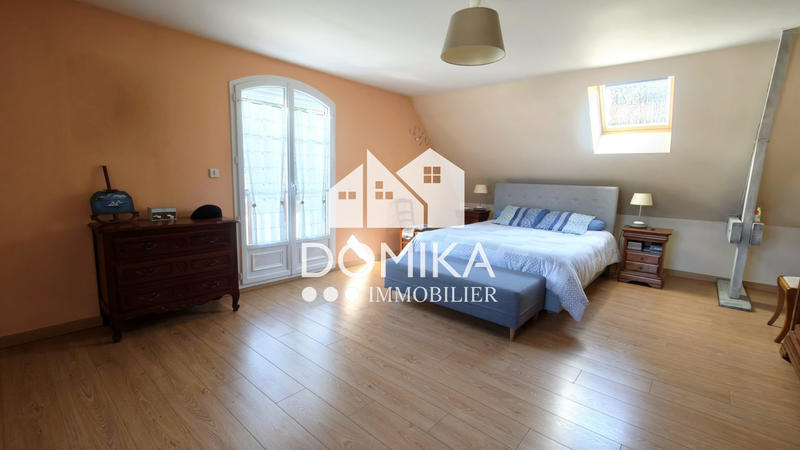 Maison - 242 m² - 6 pièces