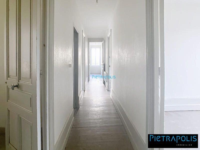 Appartement - 93 m² - 5 pièces