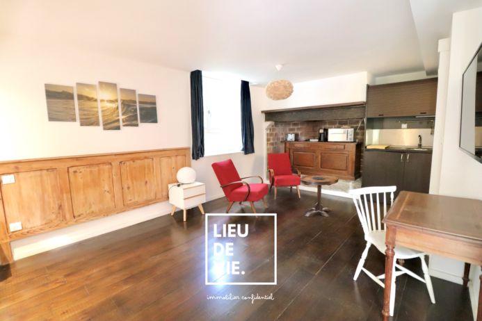 Appartement ancien - 251 m² - 8 pièces