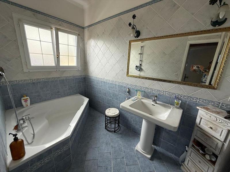 Maison - 185 m² - 8 pièces