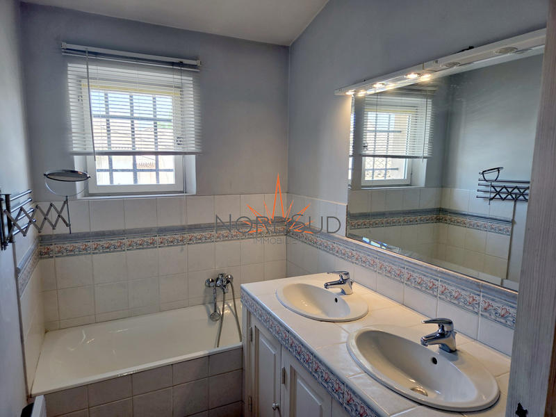 Villa - 90 m² - 4 pièces