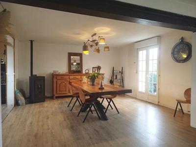 Maison traditionnelle - 119 m² - 8 pièces
